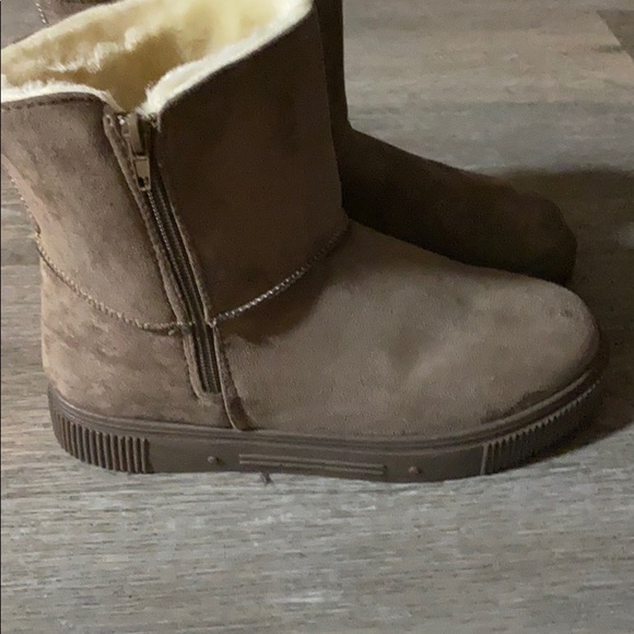 Warm Boots - Picture 4 of 6